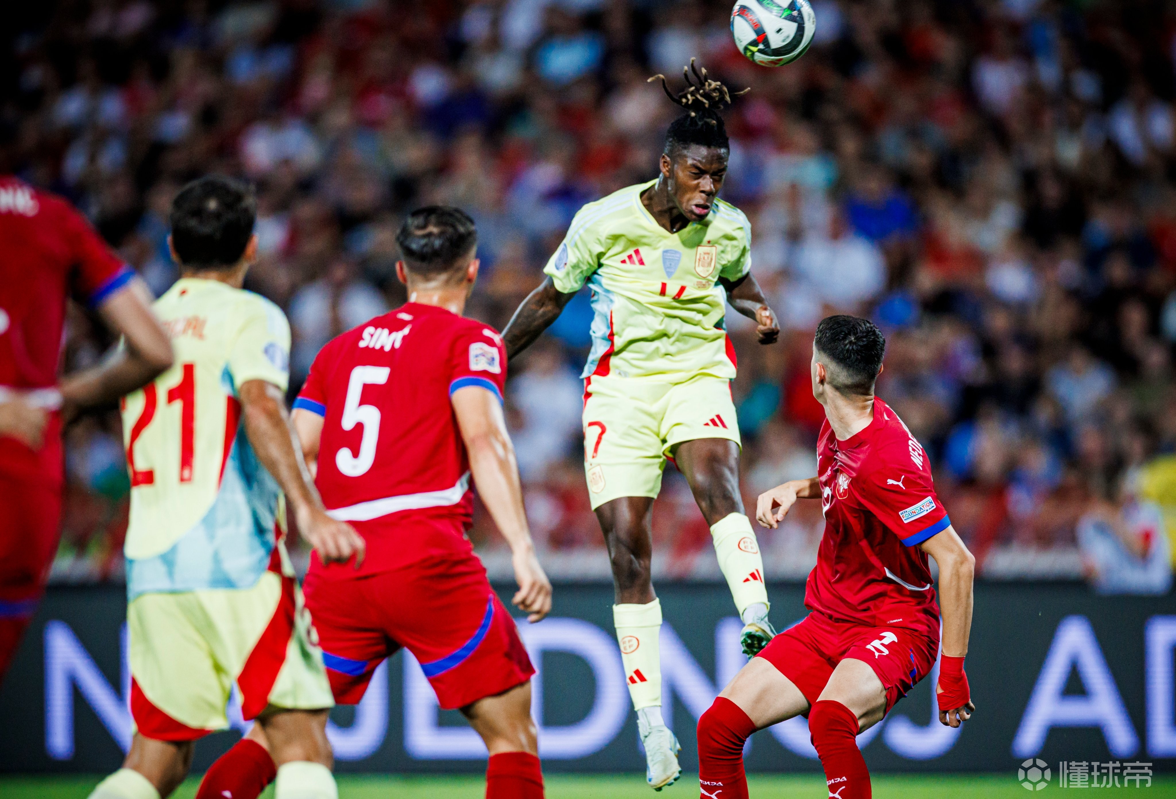 西班牙队备战欧洲杯半决赛,力求实现冠军梦想 西班牙队备战欧洲杯半决赛,力求实现冠军梦想