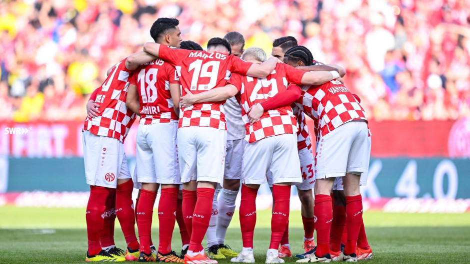 包含美因茨队再次展现出色表现，夺得胜利的词条