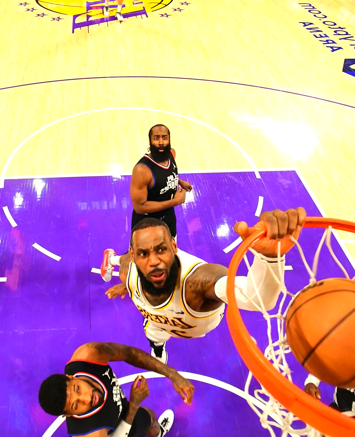 快船逆转湖人，结束连败