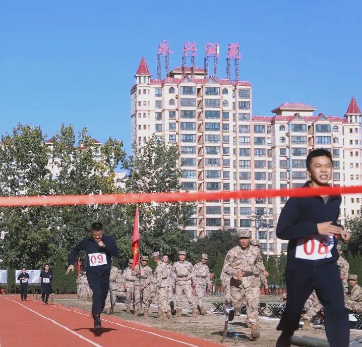 经典瞬间定格画面,竞技场上全力以赴的简单介绍 经典瞬间定格画面,竞技场上全力以赴的简单介绍