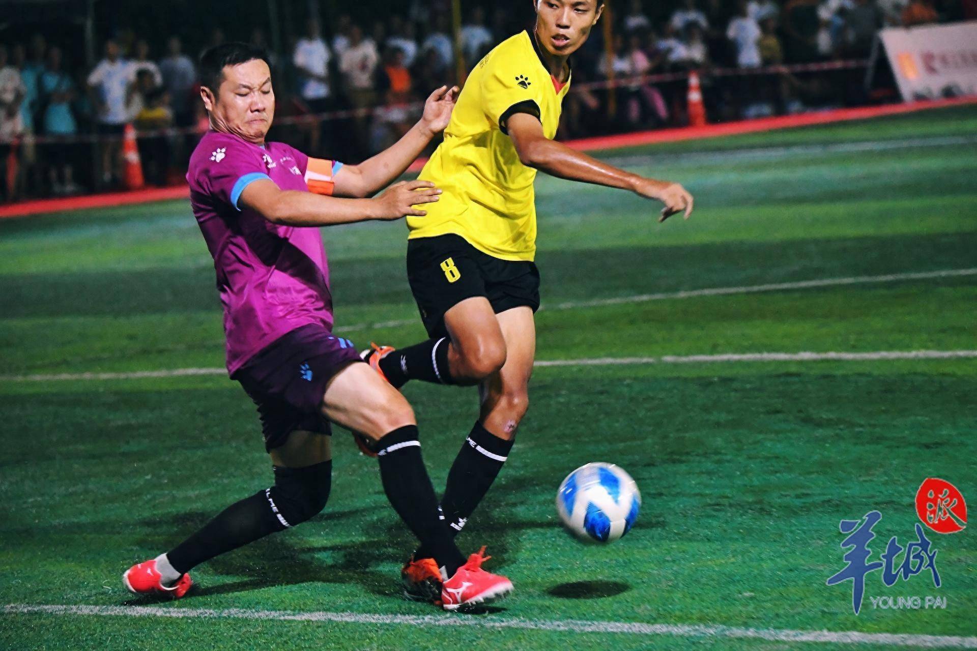 赛场上球队间的对抗蓬勃展开 赛场上球队间的对抗蓬勃展开